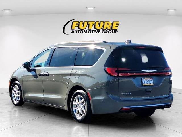 Used 2022 Chrysler Pacifica Touring-L w/ Uconnect Theater Family Group image 7
