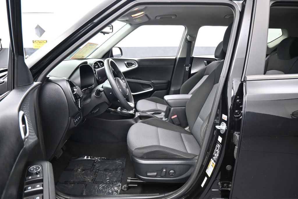 Used 2023 Kia Soul S FWD image 11