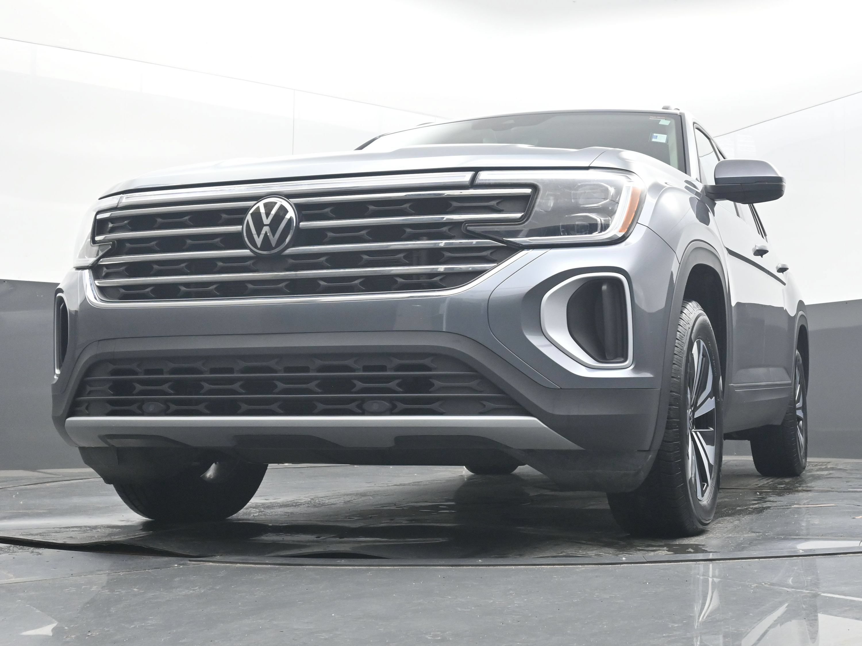 Used 2024 Volkswagen Atlas SE FWD image 40