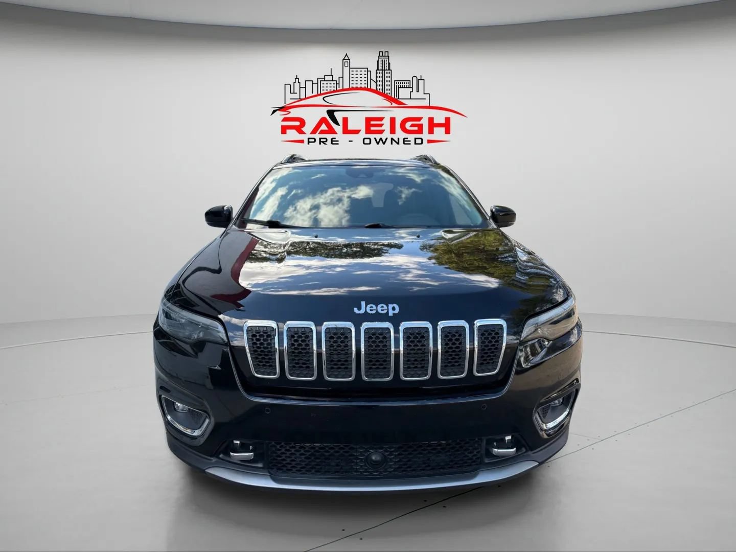 Used 2022 Jeep Cherokee Limited w/ Elite Package AWD/4WD image 3