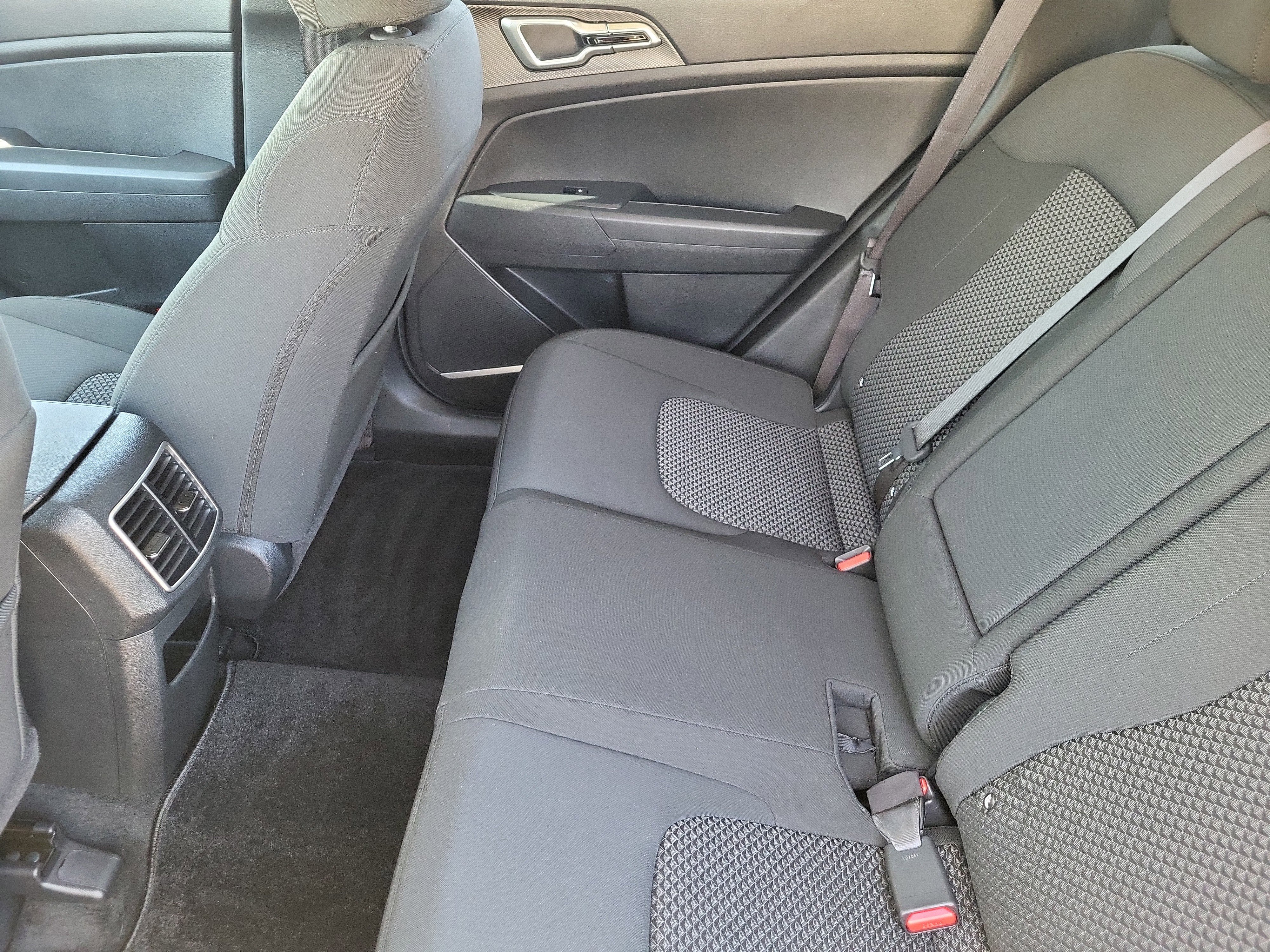 Used 2023 Kia Sportage LX image 9