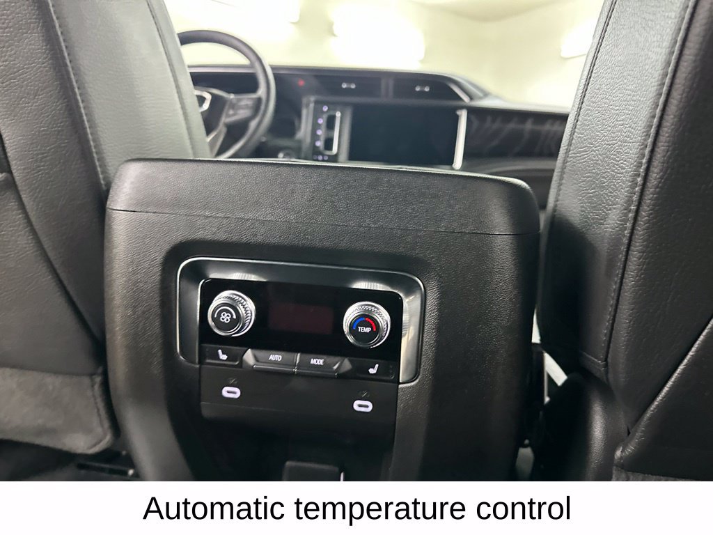 Used 2024 GMC Yukon XL Denali AWD/4WD image 25