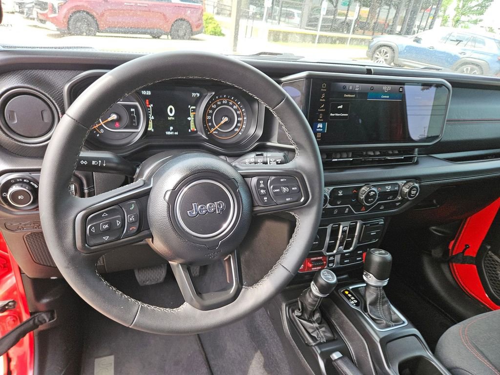 Used 2025 Jeep Wrangler Unlimited Rubicon image 16