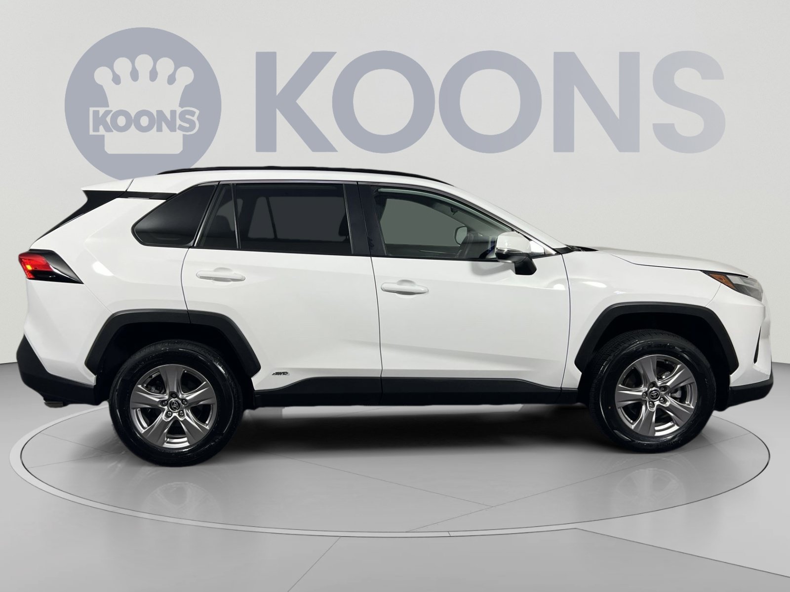 Used 2025 Toyota RAV4 XLE AWD/4WD image 8