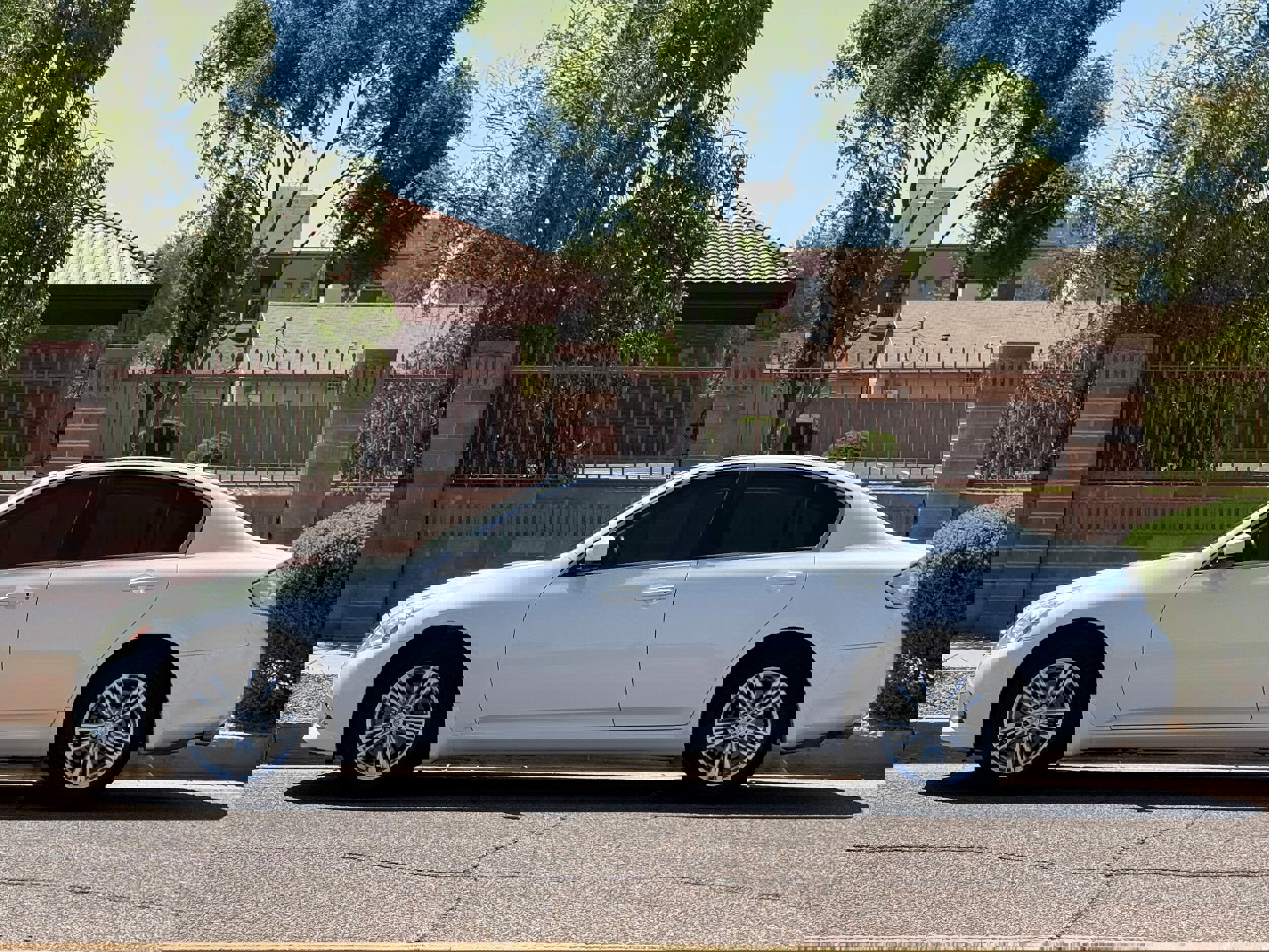 Used 2013 INFINITI G37 x Sedan w/ Premium Pkg image 3