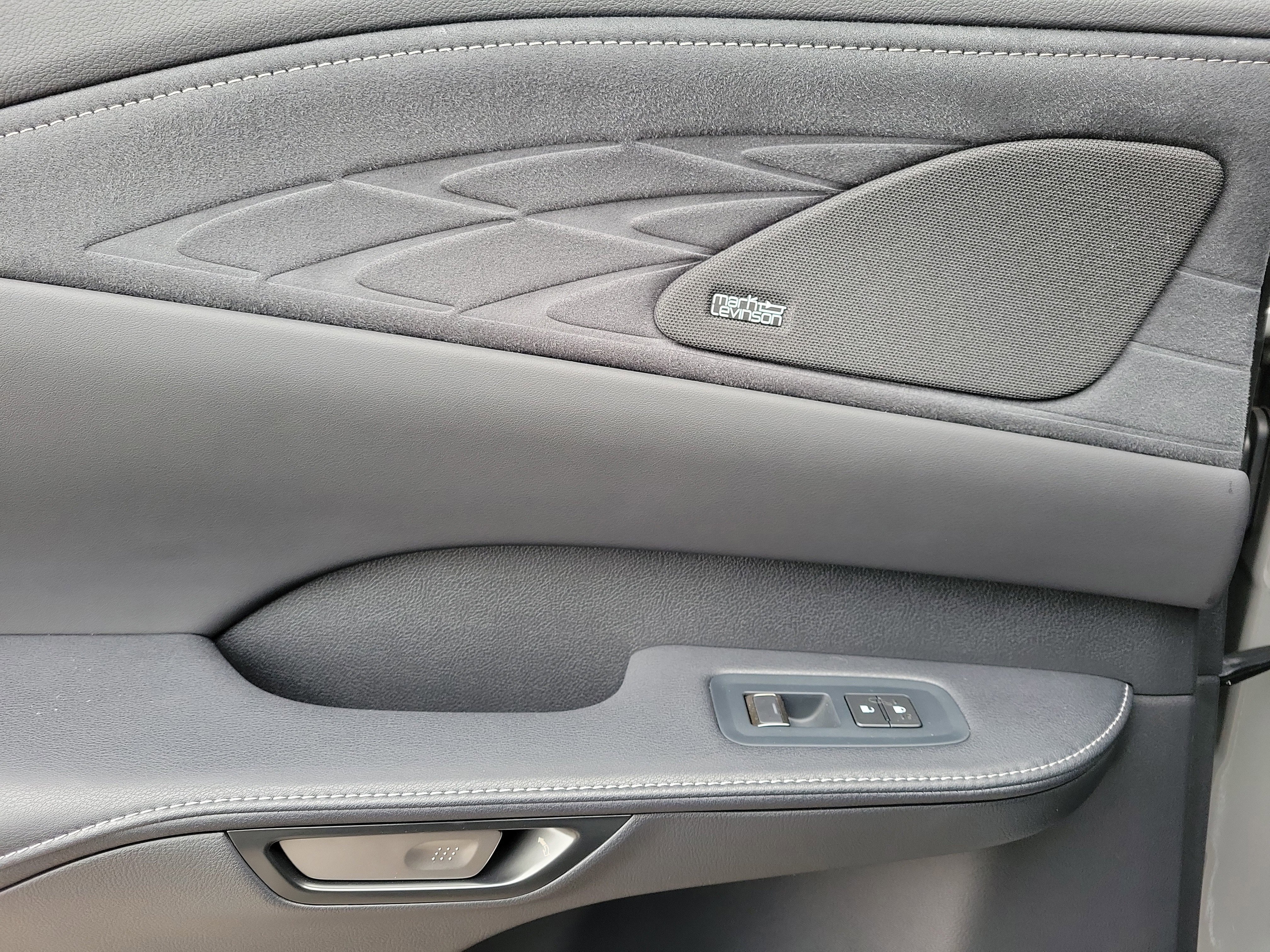 Used 2025 Lexus RX 500h F Sport image 12