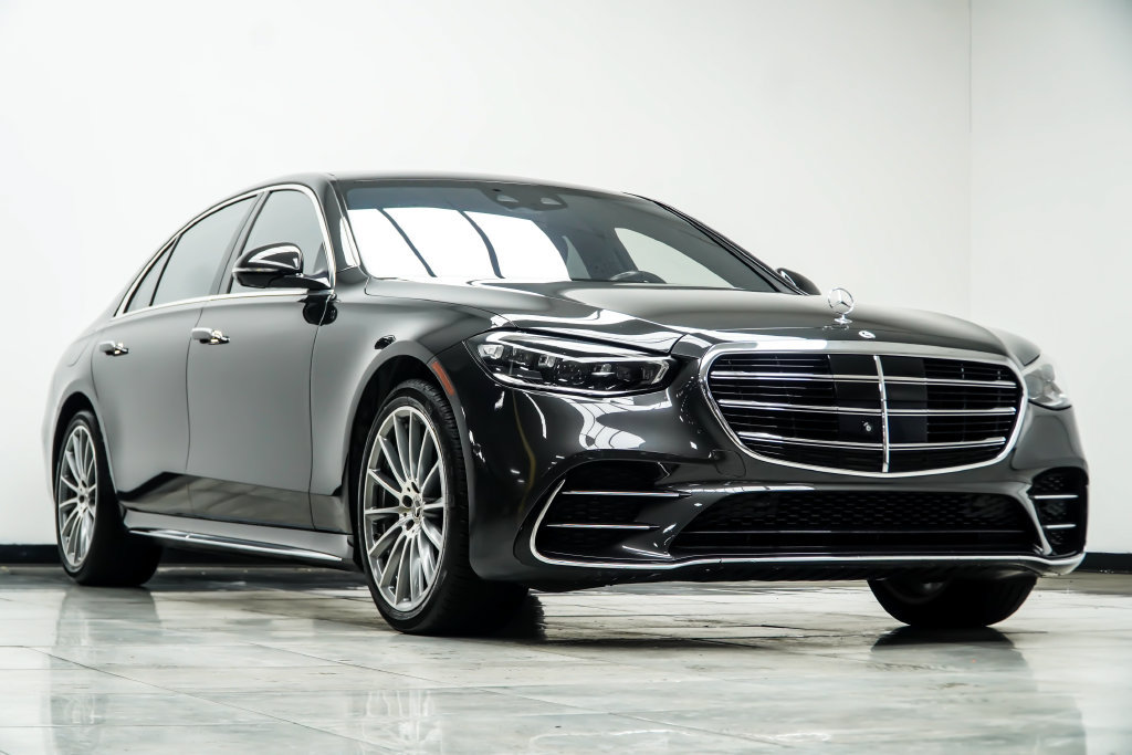 Used 2022 Mercedes-Benz S 500 4MATIC w/ AMG Line Package image 5