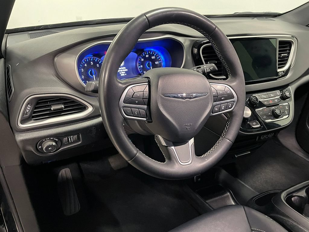 Used 2025 Chrysler Pacifica Select FWD image 22