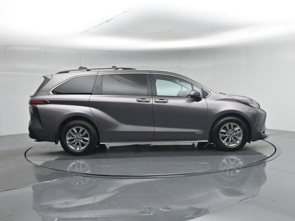 Used 2021 Toyota Sienna XLE FWD image 31
