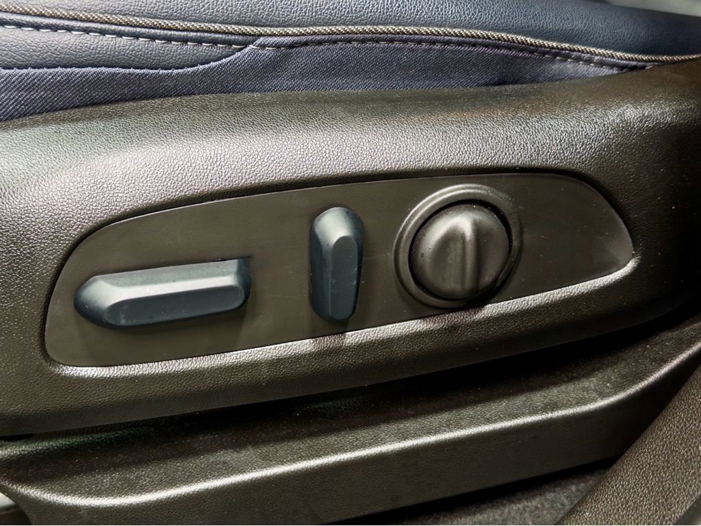 Used 2023 Chevrolet Bolt EUV Premier FWD image 6