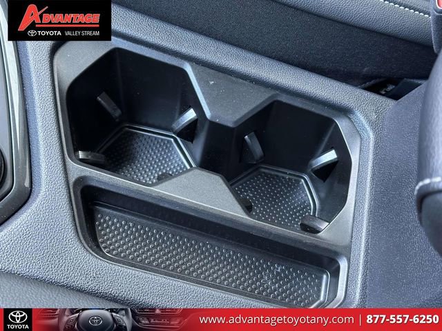 Used 2024 Volkswagen Tiguan SE image 32