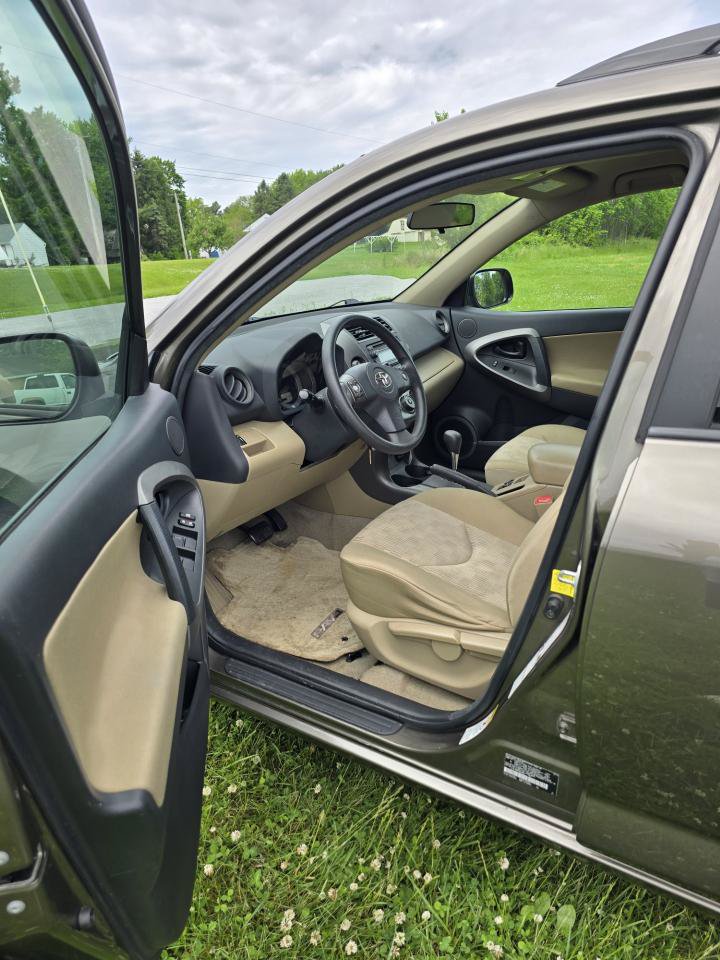 Used 2012 Toyota RAV4 4WD w/ Value Pkg image 3