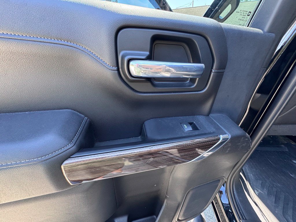 Used 2020 Chevrolet Silverado 1500 LT Trail Boss w/ Midnight Edition AWD/4WD image 16