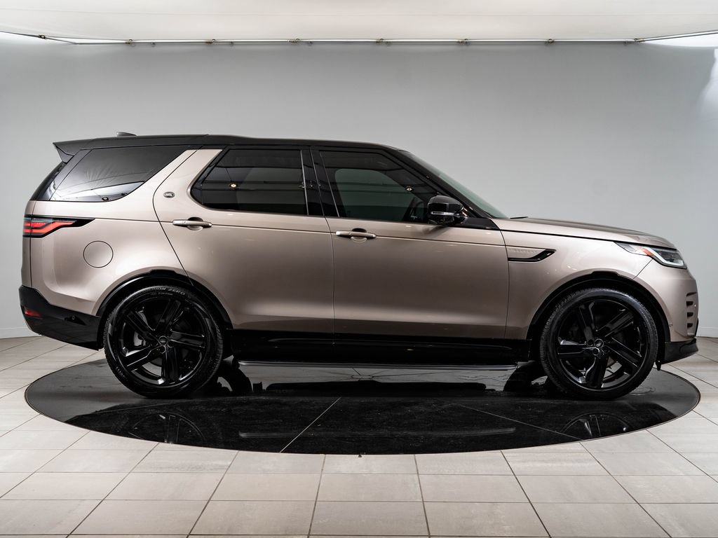 Used 2024 Land Rover Discovery Dynamic SE AWD/4WD image 11