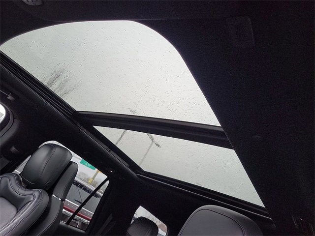 Used 2022 Lincoln Navigator Reserve image 13