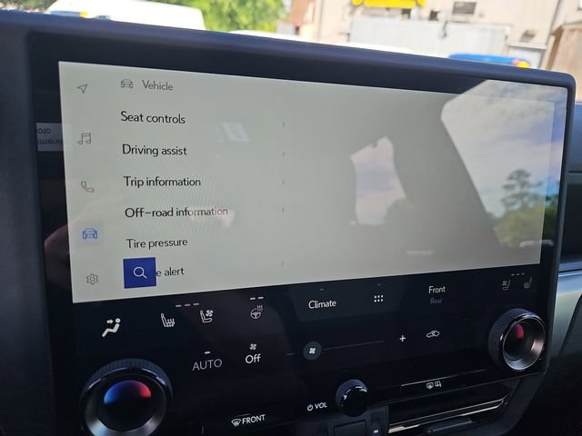 Used 2025 Lexus GX 550 w/ Accessory Package (2T) AWD/4WD image 26