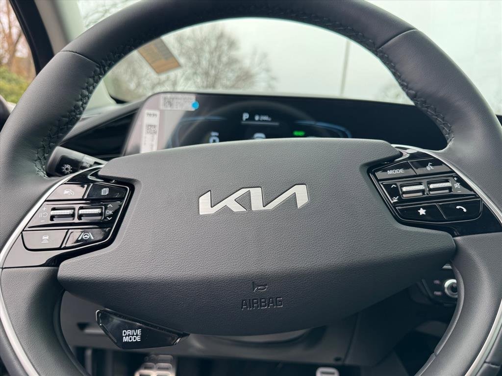 New 2025 Kia Niro SX Touring image 14