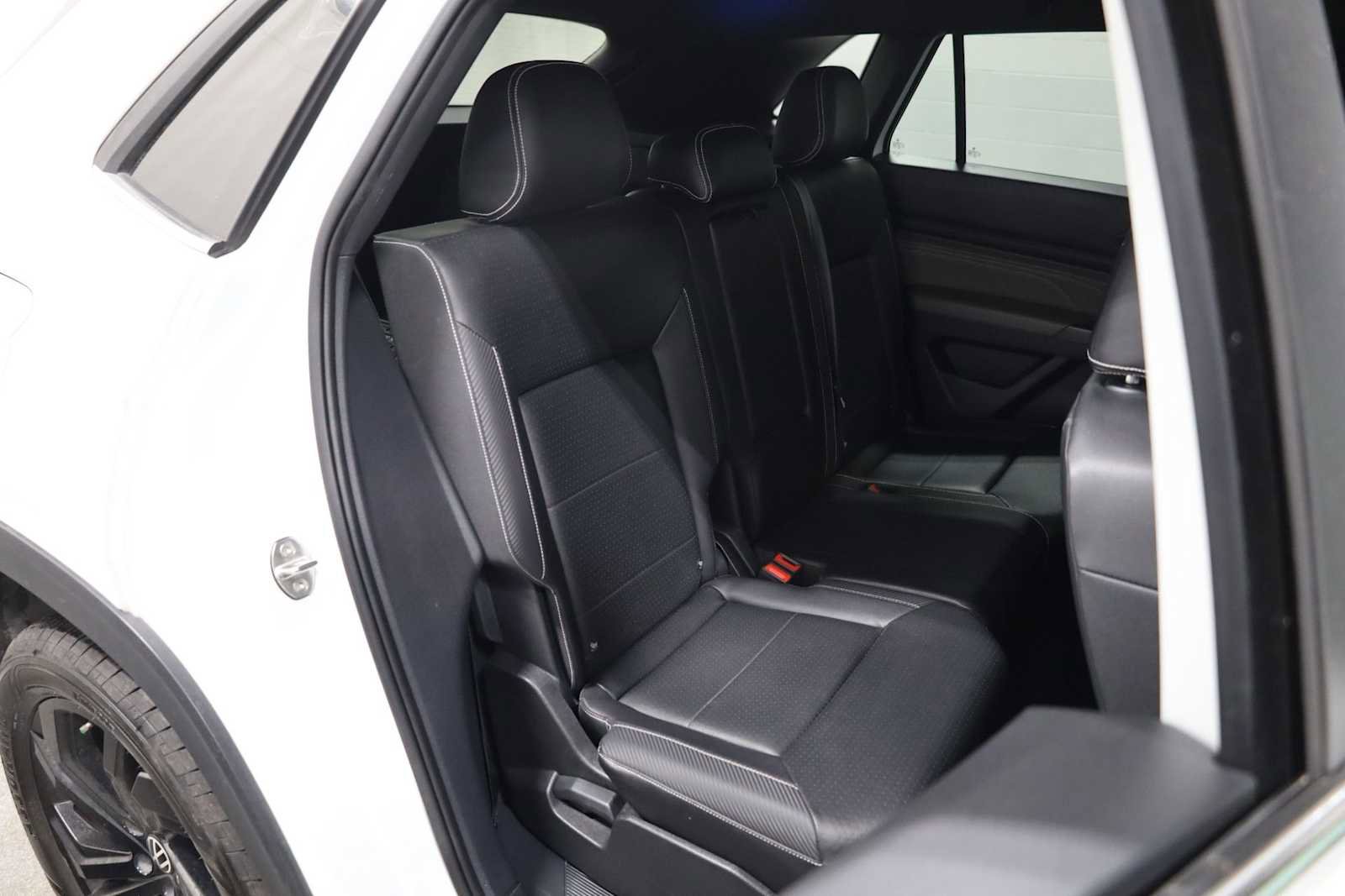 Used 2023 Volkswagen Atlas Cross Sport SE image 32