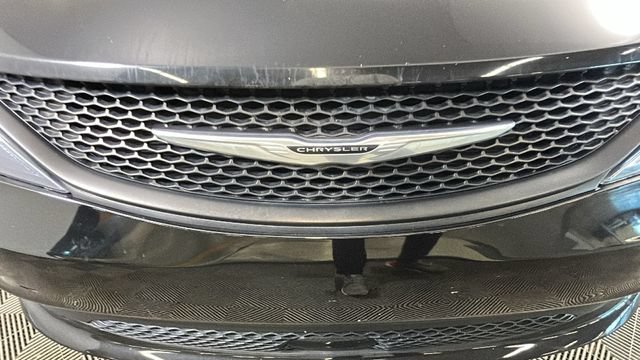 Used 2022 Chrysler Voyager LX FWD image 8