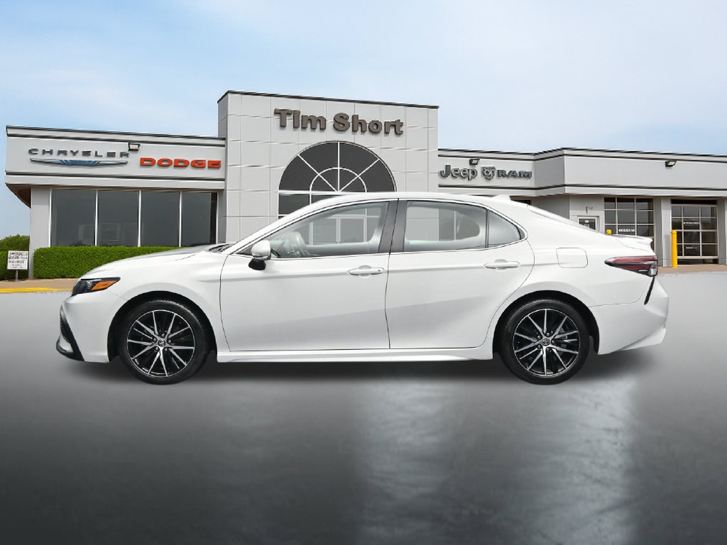 Used 2024 Toyota Camry SE FWD image 2