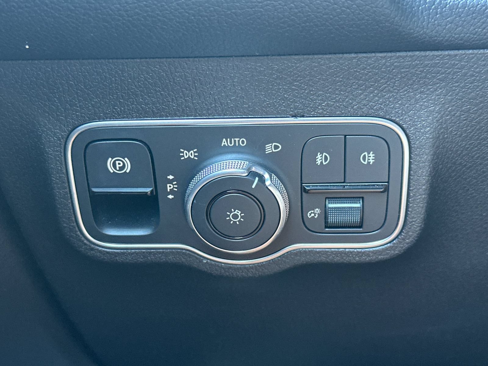 Certified 2026 Mercedes-Benz GLB 250 image 30