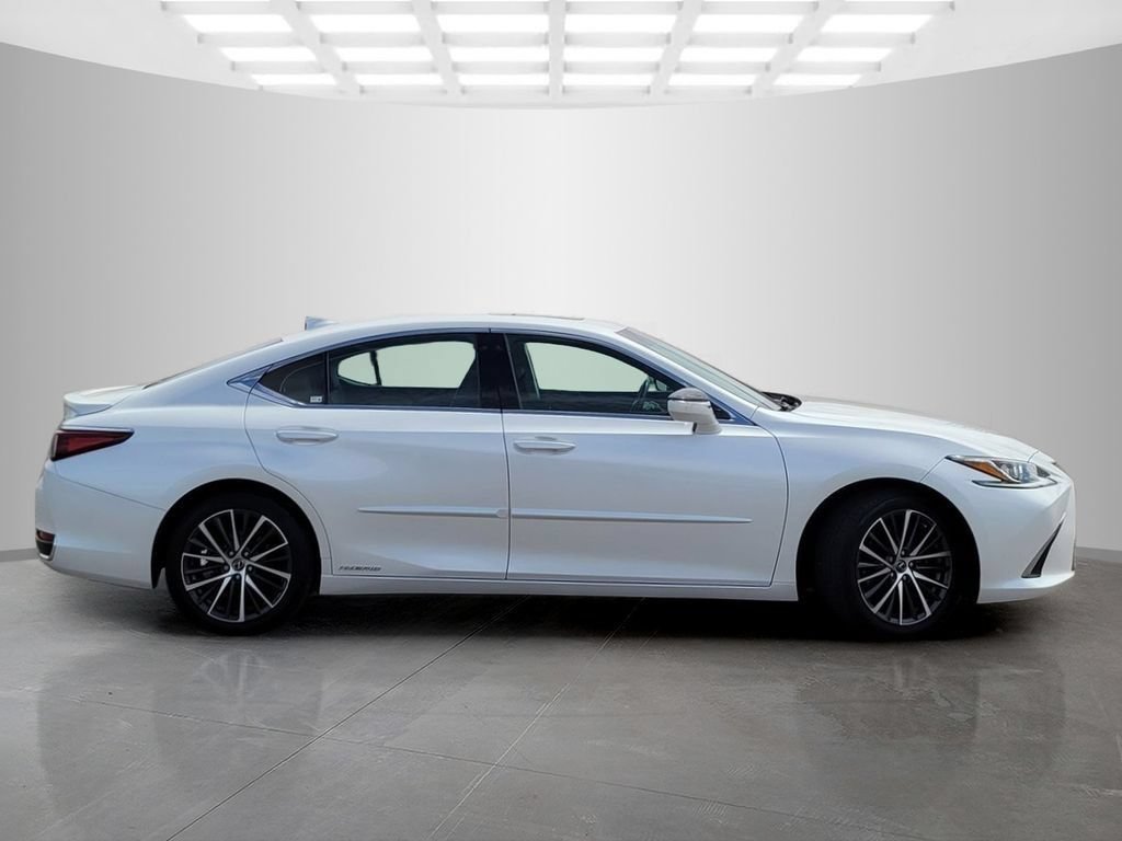 Used 2022 Lexus ES 300h w/ Premium Package FWD image 4