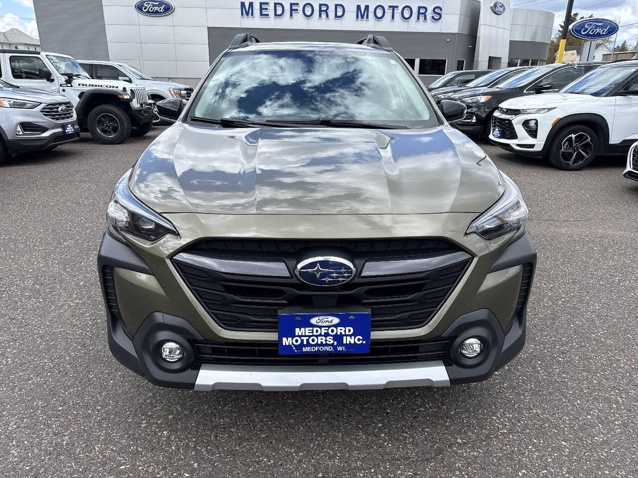 Used 2023 Subaru Outback Limited AWD/4WD image 3