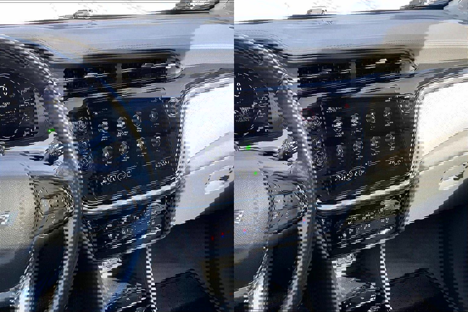 Used 2023 Chevrolet Bolt EUV Premier w/ Sun & Sound Package image 7