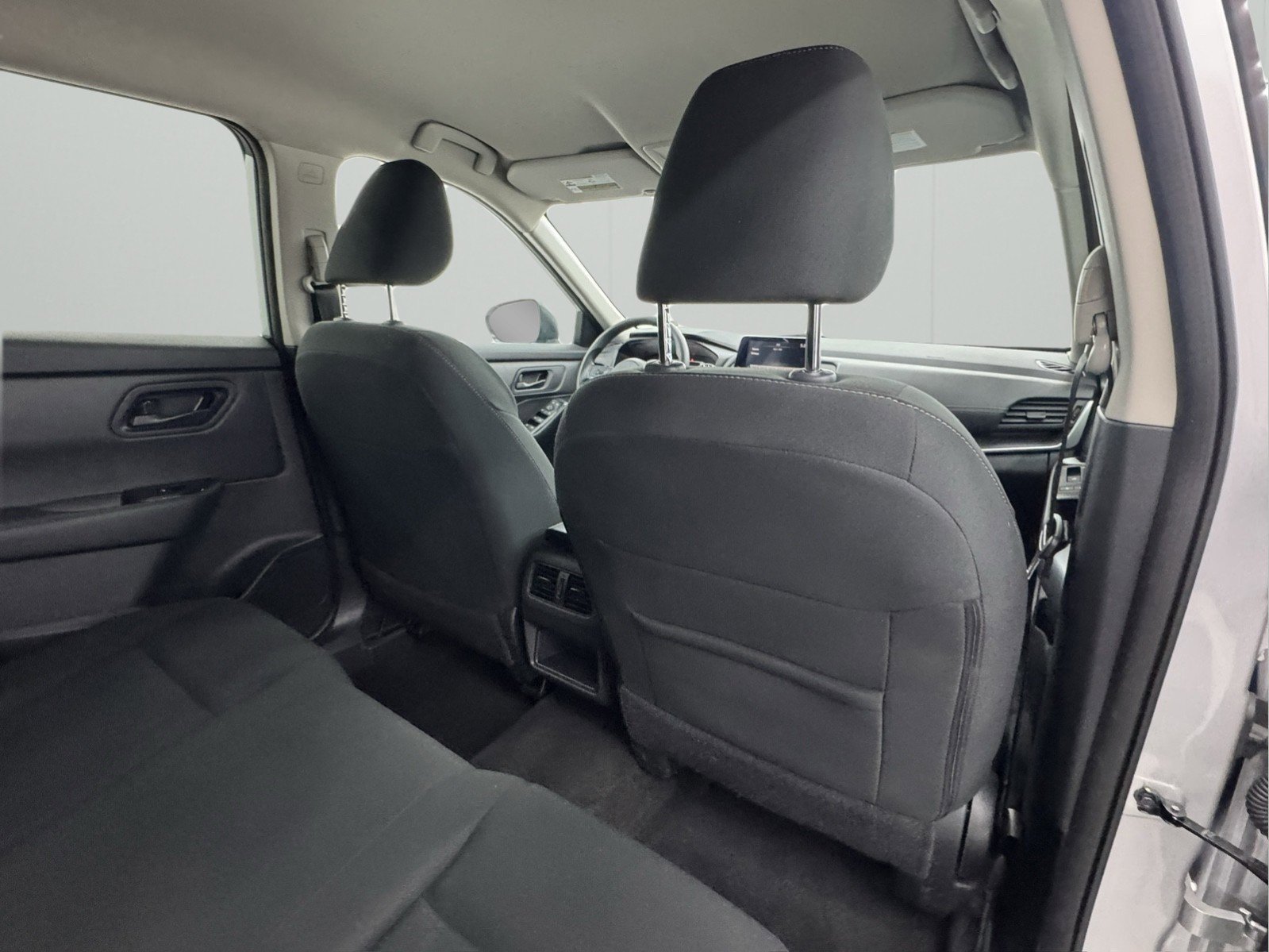 Used 2024 Nissan Rogue S AWD/4WD image 46