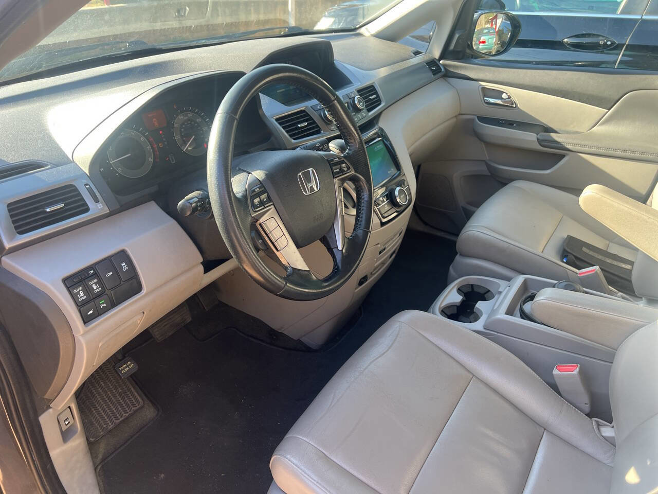 Used 2016 Honda Odyssey Touring Elite image 3