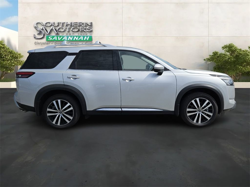 Used 2025 Nissan Pathfinder Platinum w/ Black Appearance Package image 6