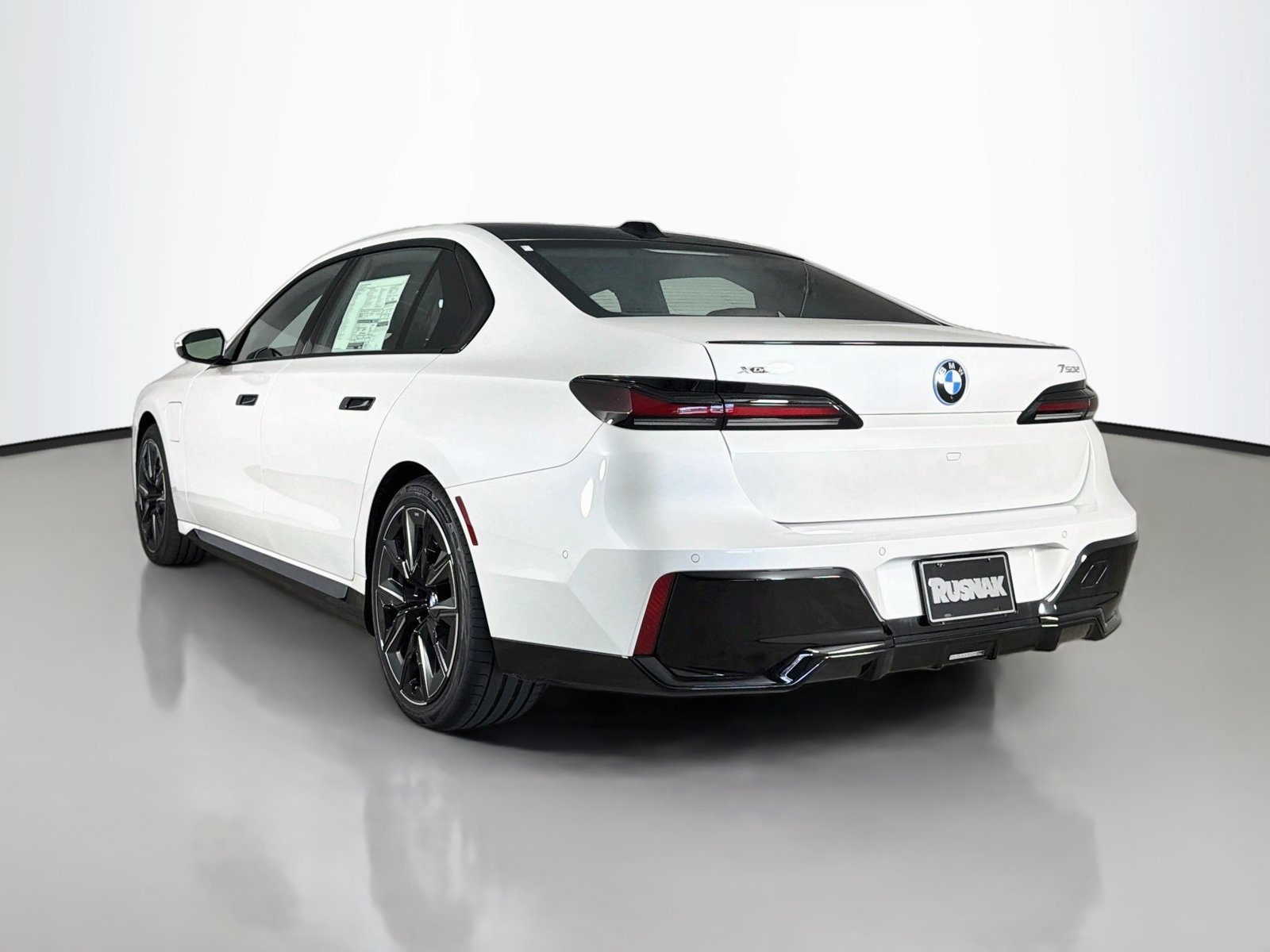 New 2026 BMW 750e xDrive w/ Premium Package AWD/4WD image 5
