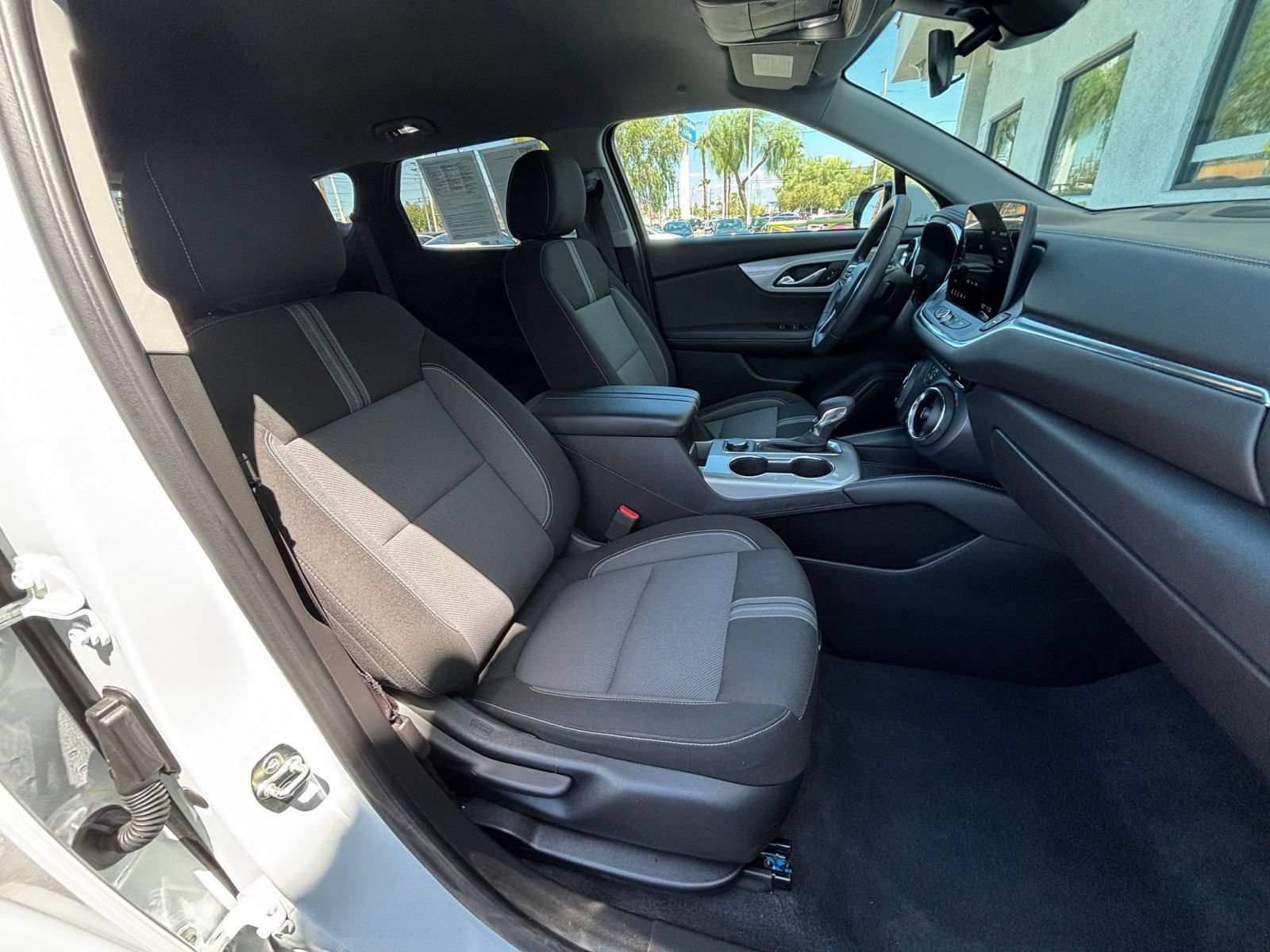 Used 2025 Chevrolet Blazer LT FWD image 37