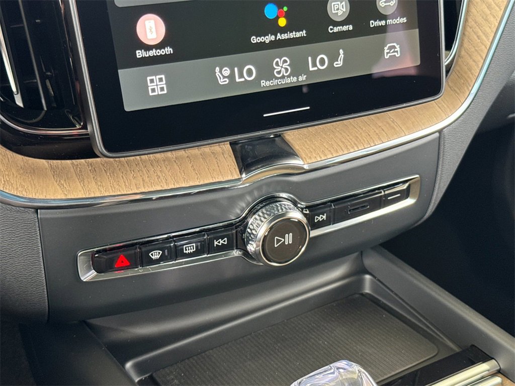 New 2026 Volvo XC60 B5 Plus w/ Protection Package Premier image 20