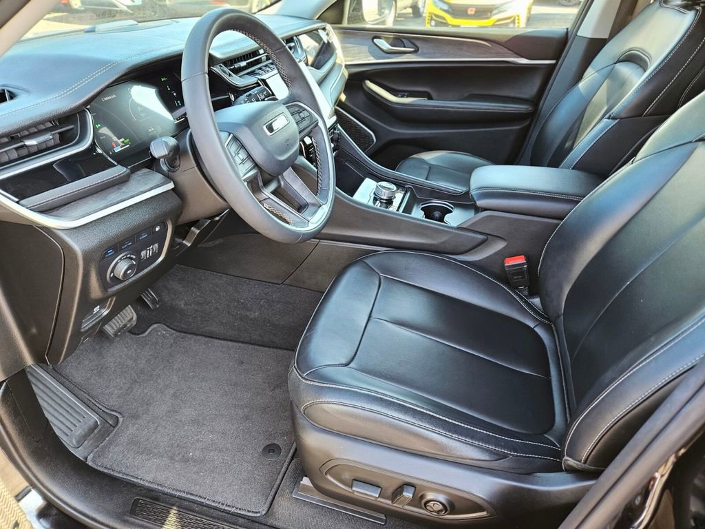 Used 2023 Jeep Grand Cherokee 4WD 4xe image 18