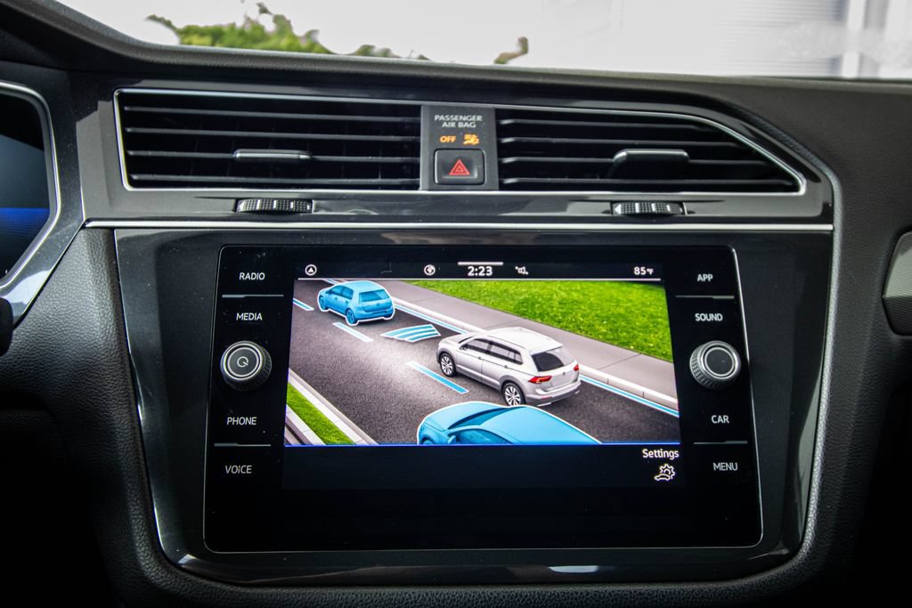 Certified 2023 Volkswagen Tiguan SE R-Line FWD image 41