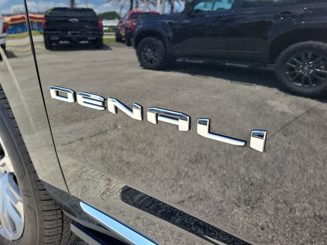 Used 2022 GMC Yukon XL Denali AWD/4WD image 5