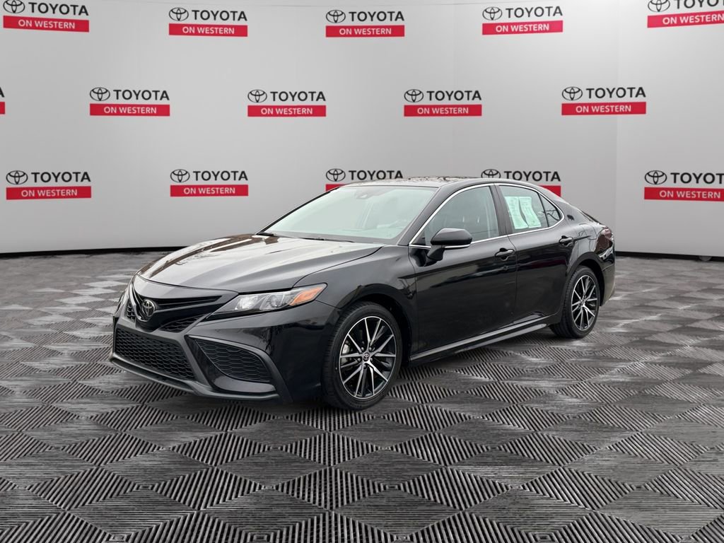 Used 2024 Toyota Camry SE image 7