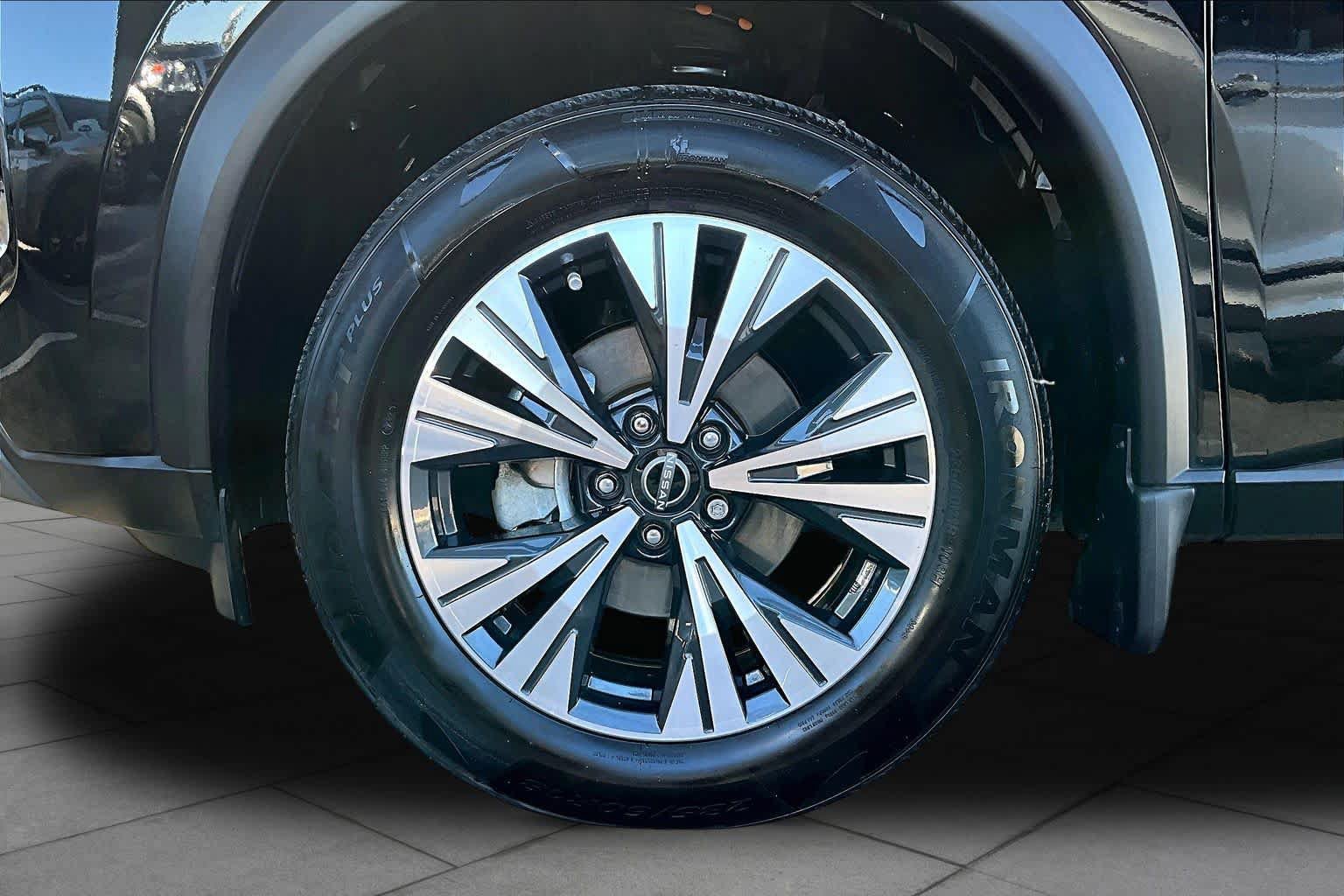 Used 2023 Nissan Rogue SV FWD image 11