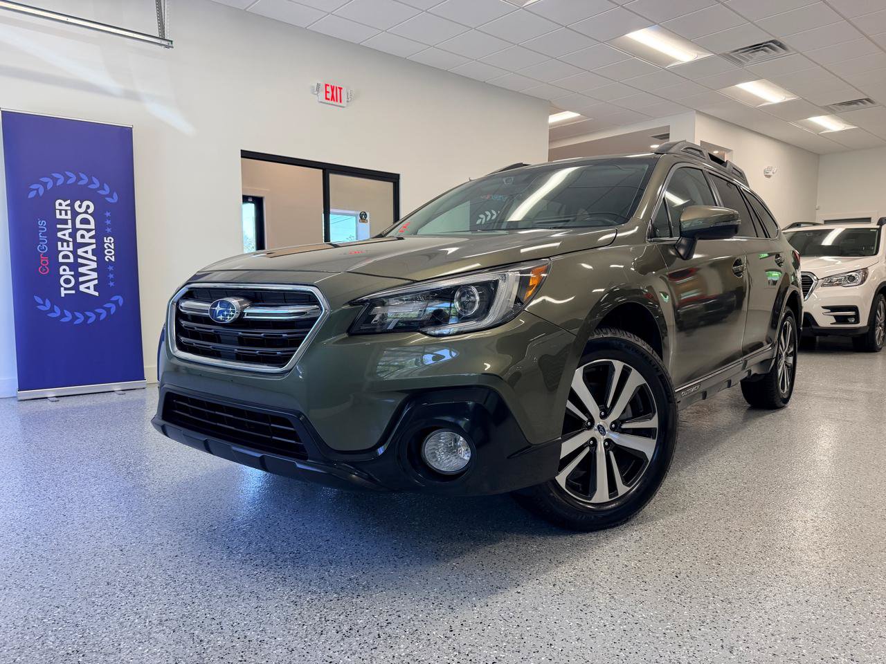 Used 2018 Subaru Outback 2.5i Limited AWD/4WD image 2