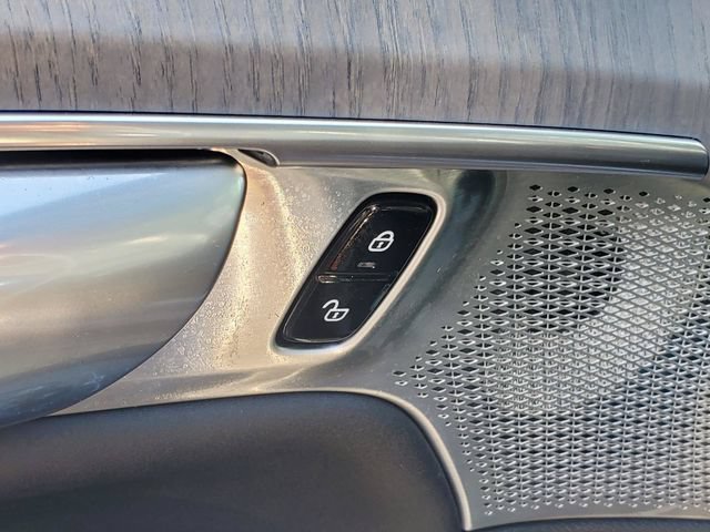 Certified 2025 Volvo XC90 B6 Ultra w/ Protection Package AWD/4WD image 12