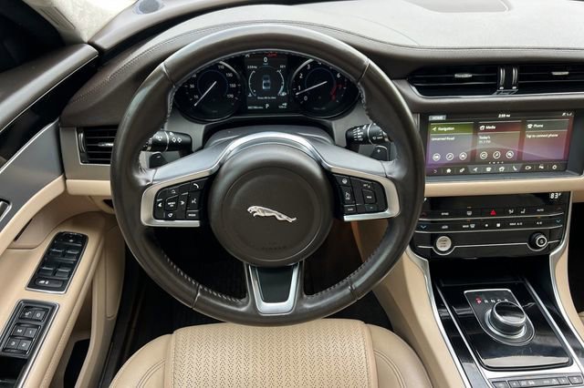 Used 2020 Jaguar XF Prestige image 16