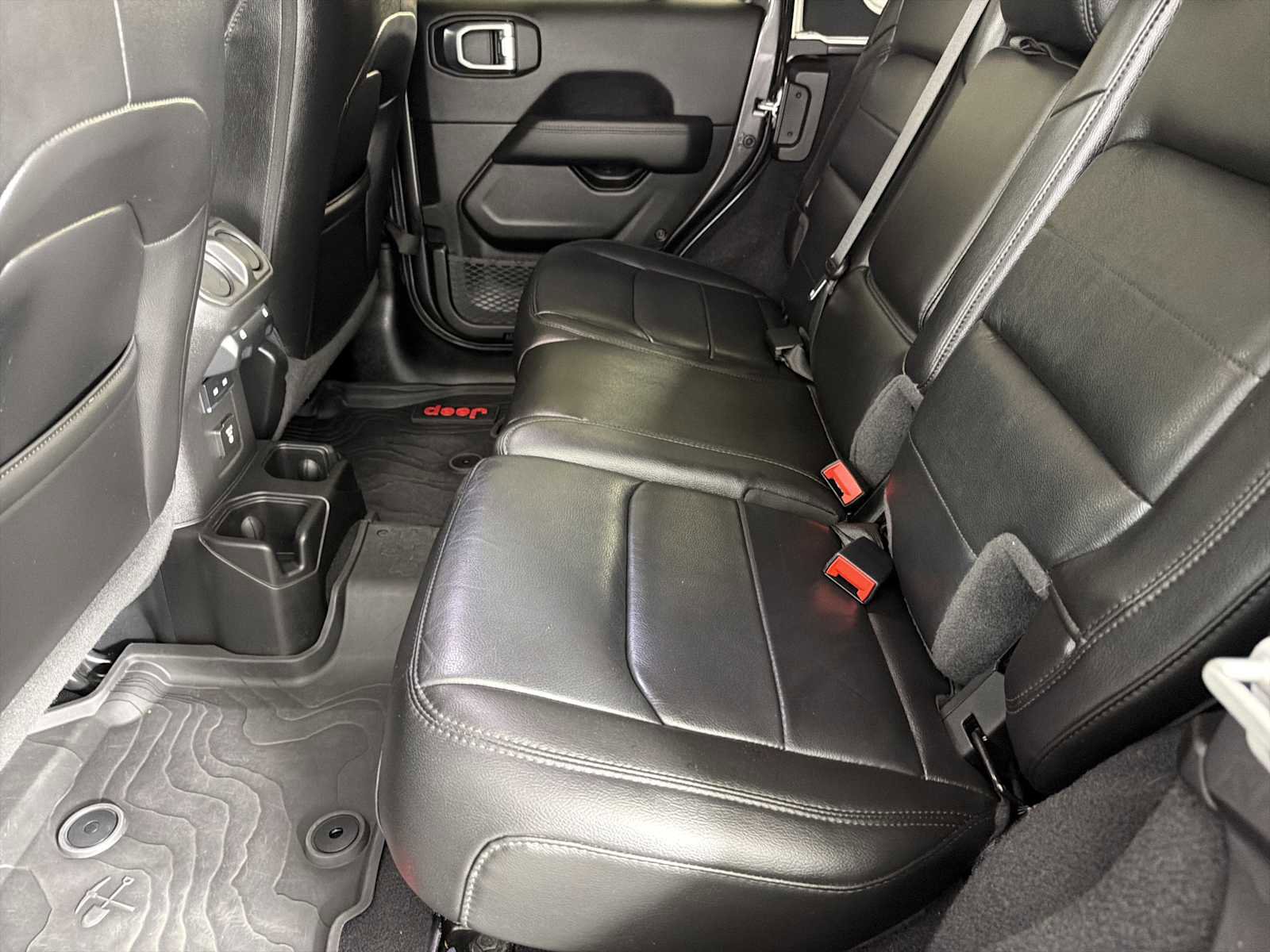 Used 2021 Jeep Wrangler Unlimited Sahara image 19