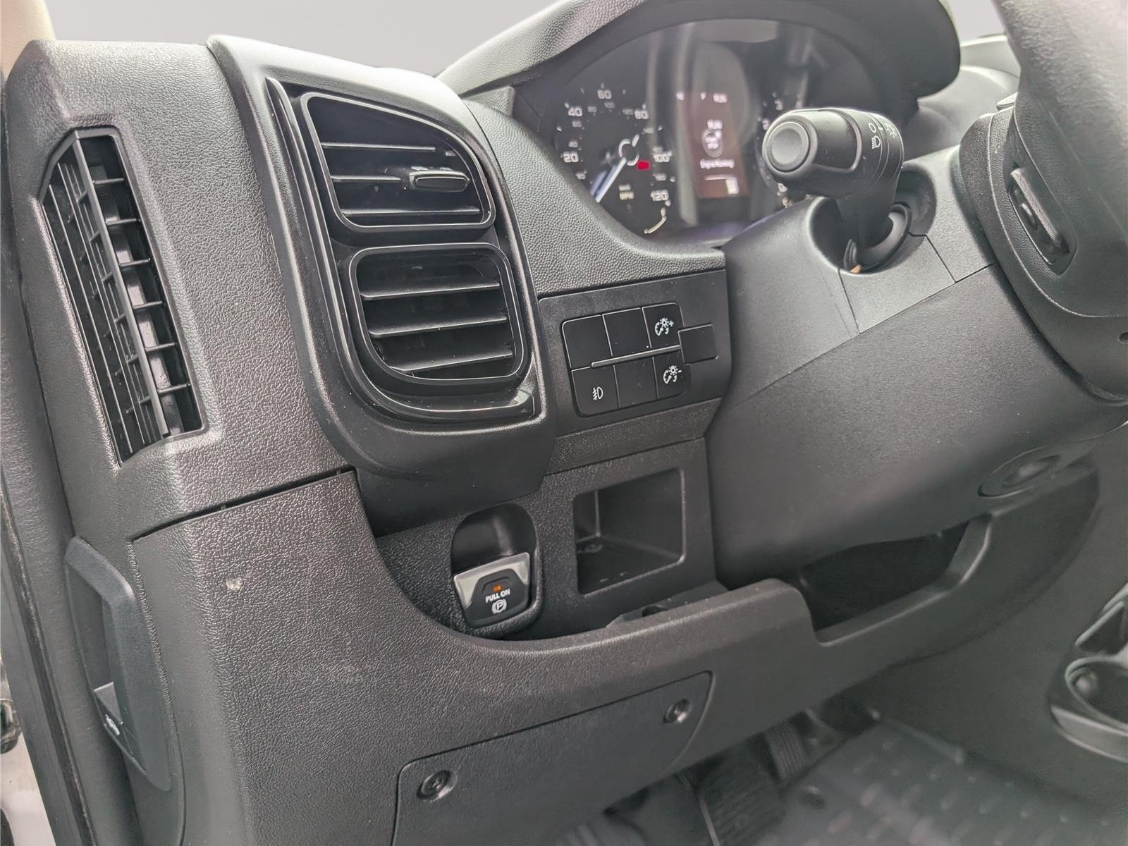 Used 2024 RAM ProMaster 2500 w/ Convenience Group FWD image 19