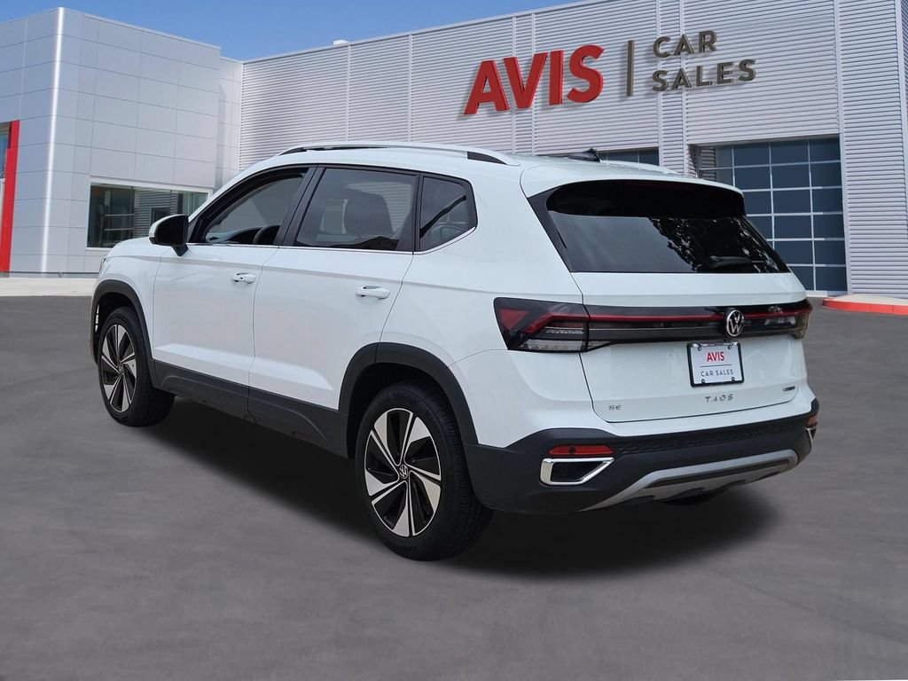 Used 2025 Volkswagen Taos SE AWD/4WD image 3