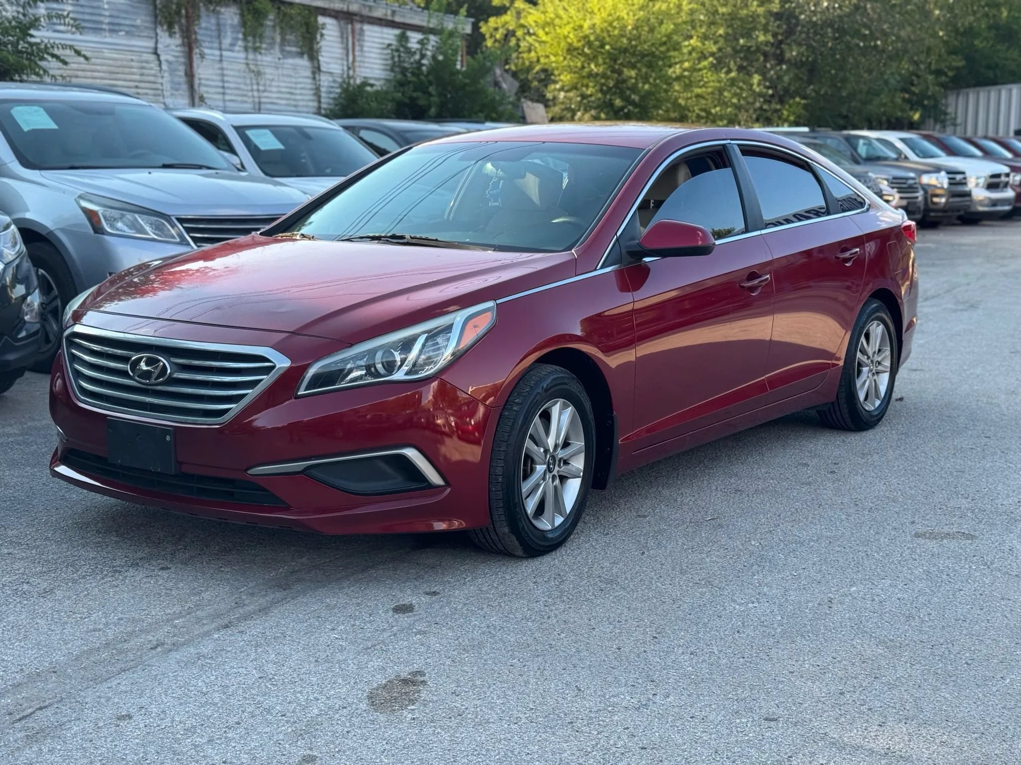 Used 2016 Hyundai Sonata SE w/ Winter Weather Package FWD image 3