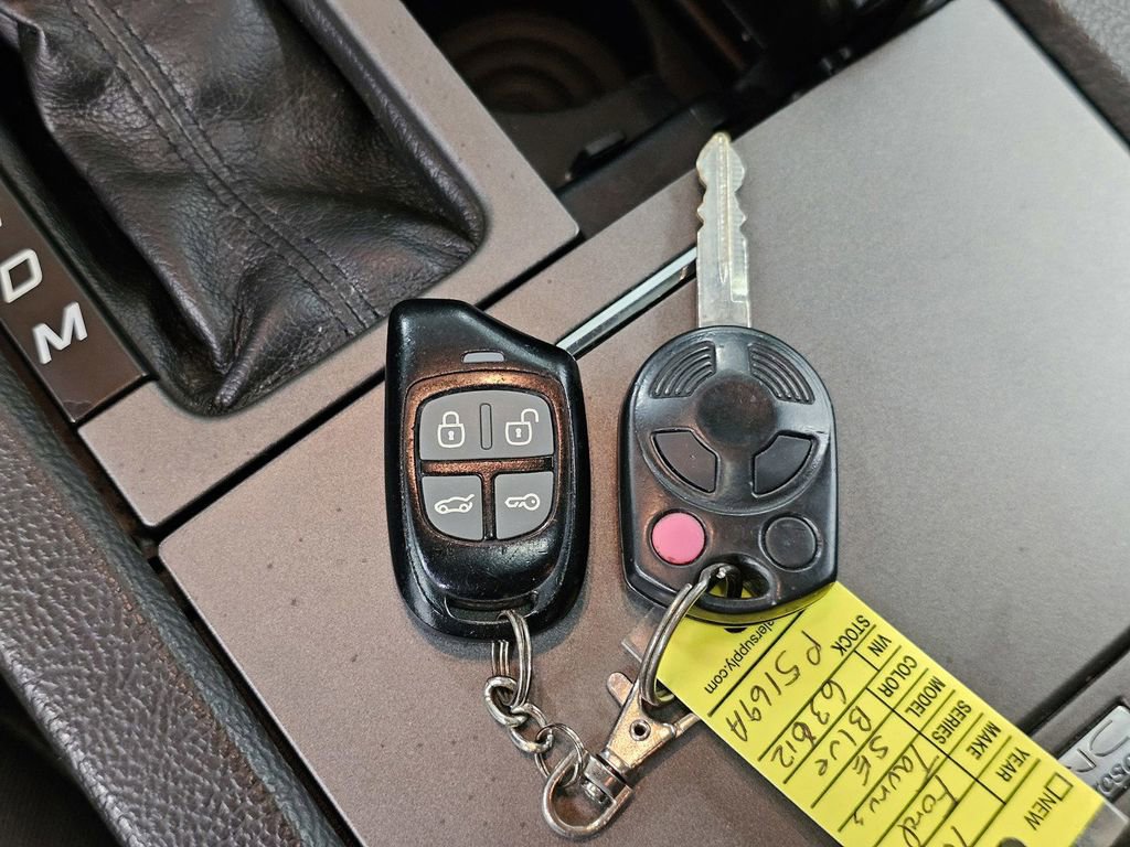 Used 2010 Ford Taurus SEL image 33