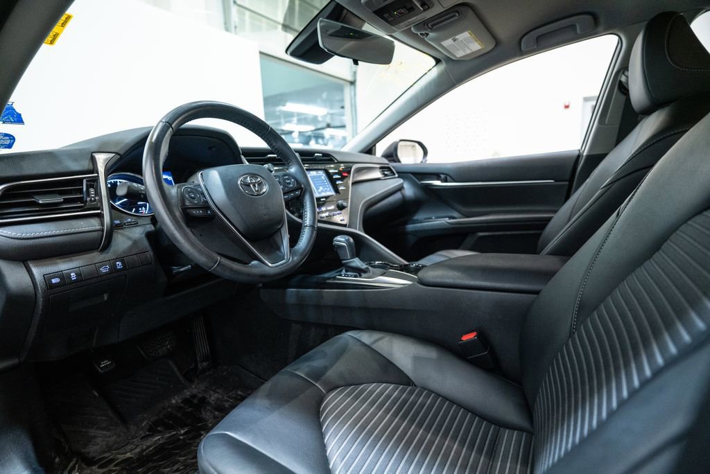 Certified 2020 Toyota Camry SE image 4