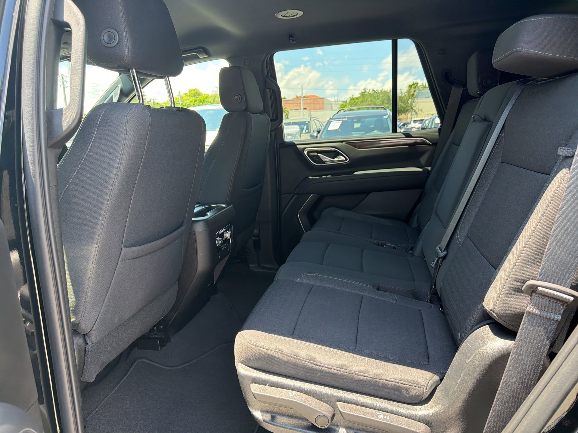 Used 2023 GMC Yukon SLE w/ Gmc Pro Safety Plus Package RWD image 21