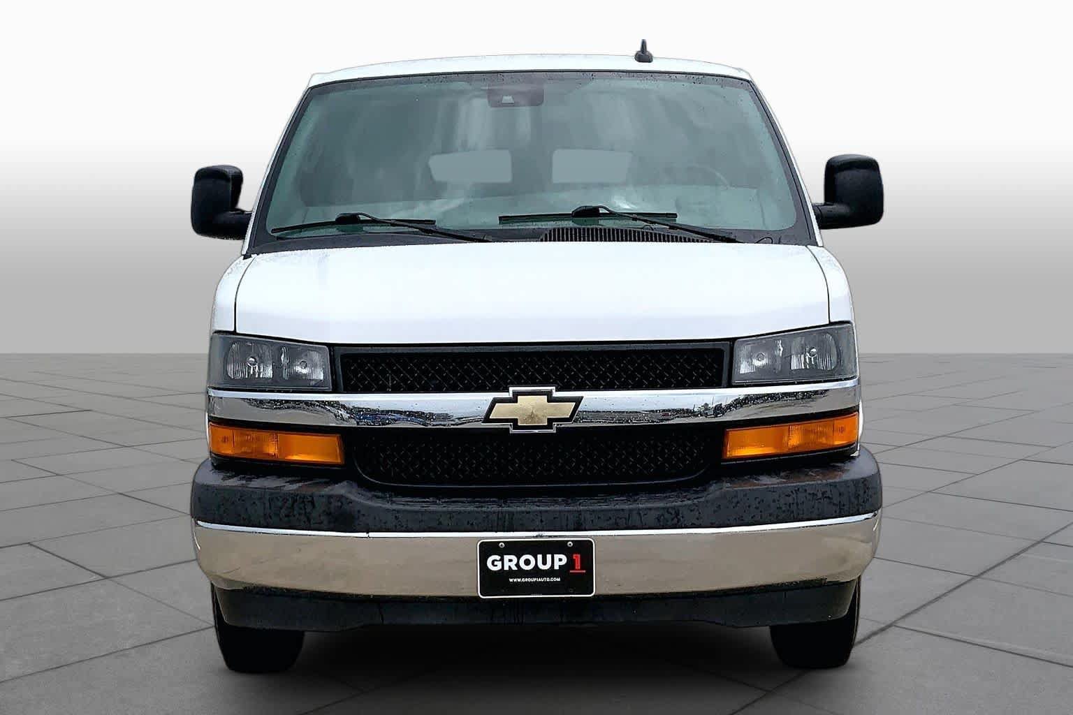 Used 2020 Chevrolet Express 2500 LT w/ LT Preferred Equipment Group RWD image 4